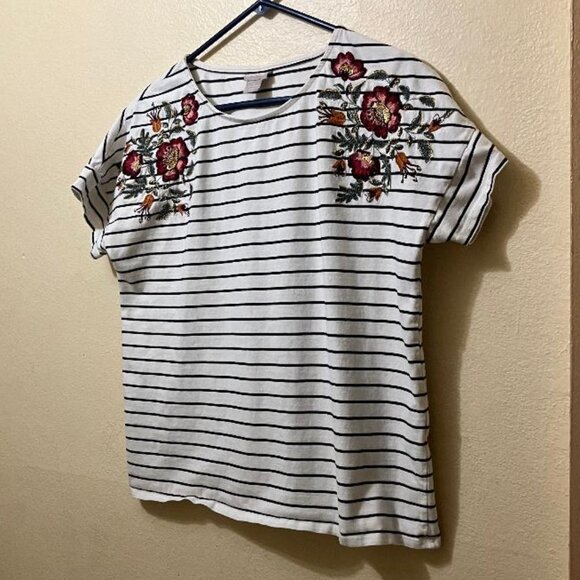 Chico's Women's White/Black Striped Embroidered Beaded Floral Top Size 1P/MP - Picture 1 of 5